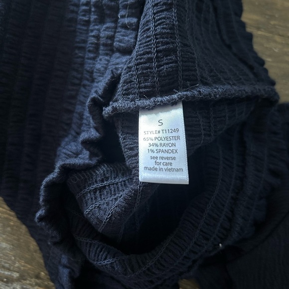 ACTIVE USA Women’s Summer Top Size Small Navy Blue knot In Front Very GUC - Picture 8 of 8